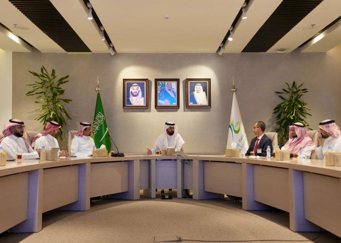 "الغذاء والدواء" تبحث سبل تعزيز مجالات الشراكة والتعاون مع الجمعيات الطبية