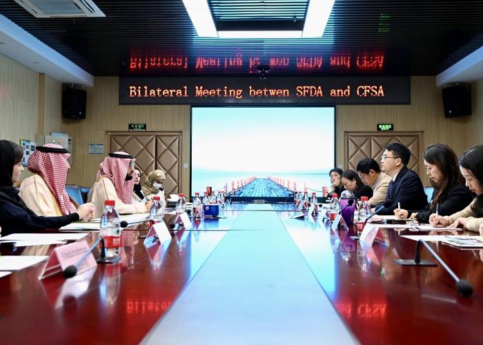 رئيس "هيئة الغذاء والدواء" يبحث تعزيز التعاون مع عدد من المسؤولين الصينيين في بكين