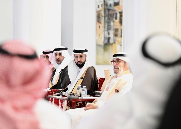 الرئيس التنفيذي لـ "الغذاء والدواء" يلتقي مسؤولي وممثلي الشركات في مقر الغرفة التجارية بجدة