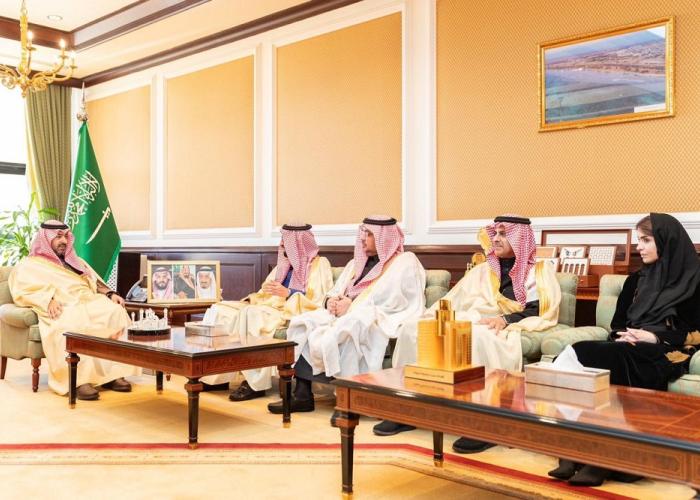 نائب أمير تبوك يستقبل الرئيس التنفيذي للهيئة العامة للغذاء والدواء